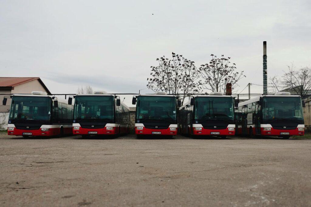 В Одессу прибыли 25 автобусов из других городов: они заменят электротранспорт