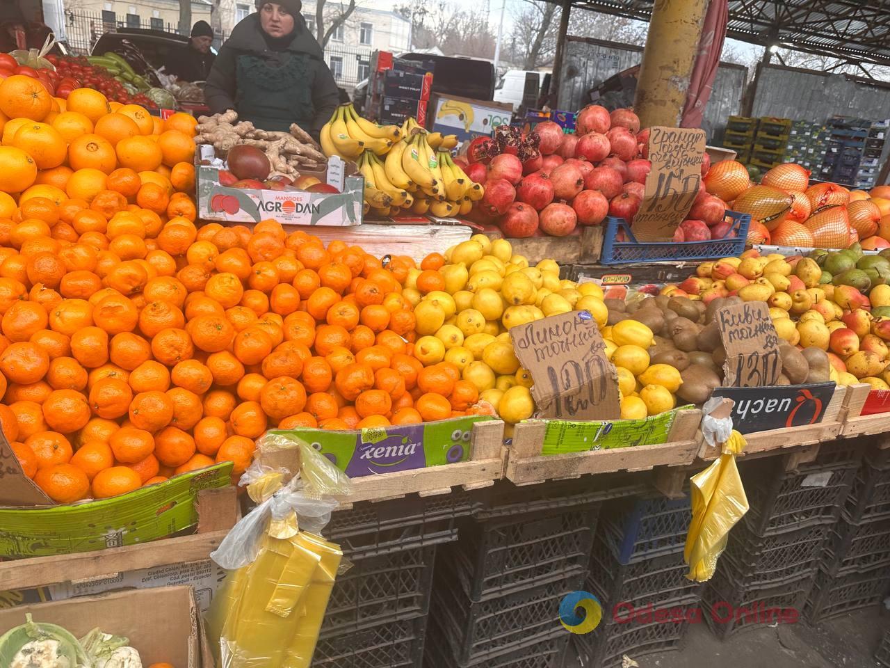 Імбир, яблука та сало: суботні ціни на одеському Привозі