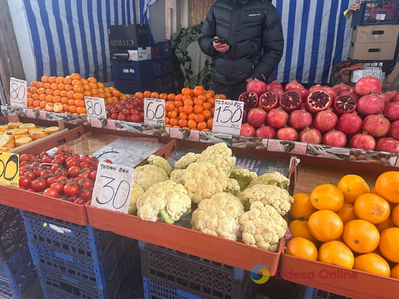 Імбир, яблука та сало: суботні ціни на одеському Привозі