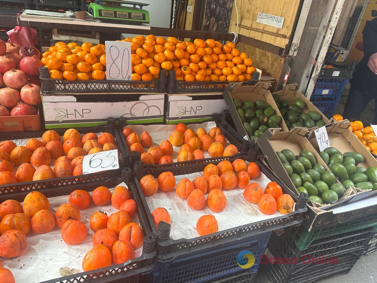 Імбир, яблука та сало: суботні ціни на одеському Привозі