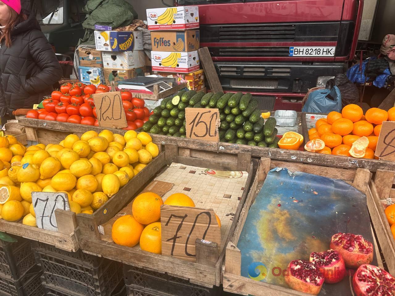 Імбир, яблука та сало: суботні ціни на одеському Привозі