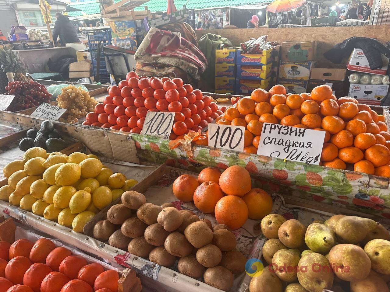 Імбир, яблука та сало: суботні ціни на одеському Привозі