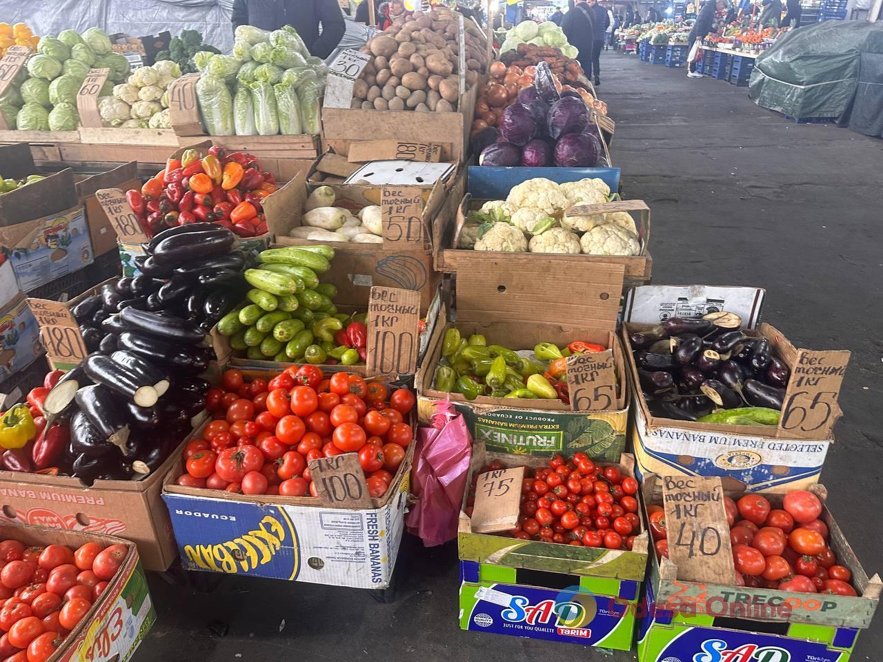 Імбир, яблука та сало: суботні ціни на одеському Привозі