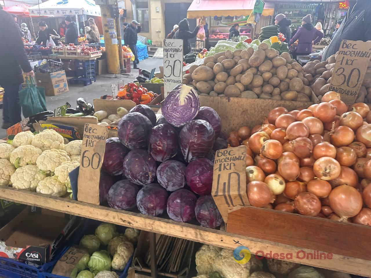Імбир, яблука та сало: суботні ціни на одеському Привозі