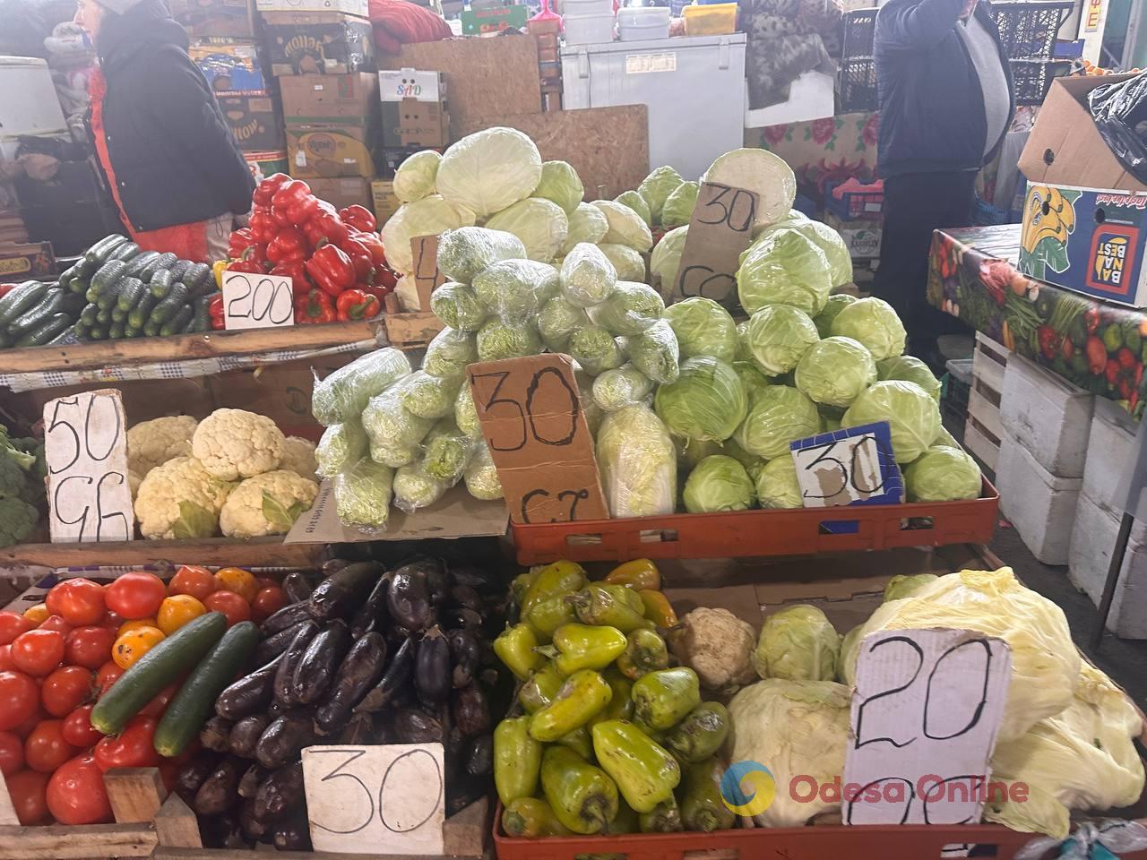 Імбир, яблука та сало: суботні ціни на одеському Привозі