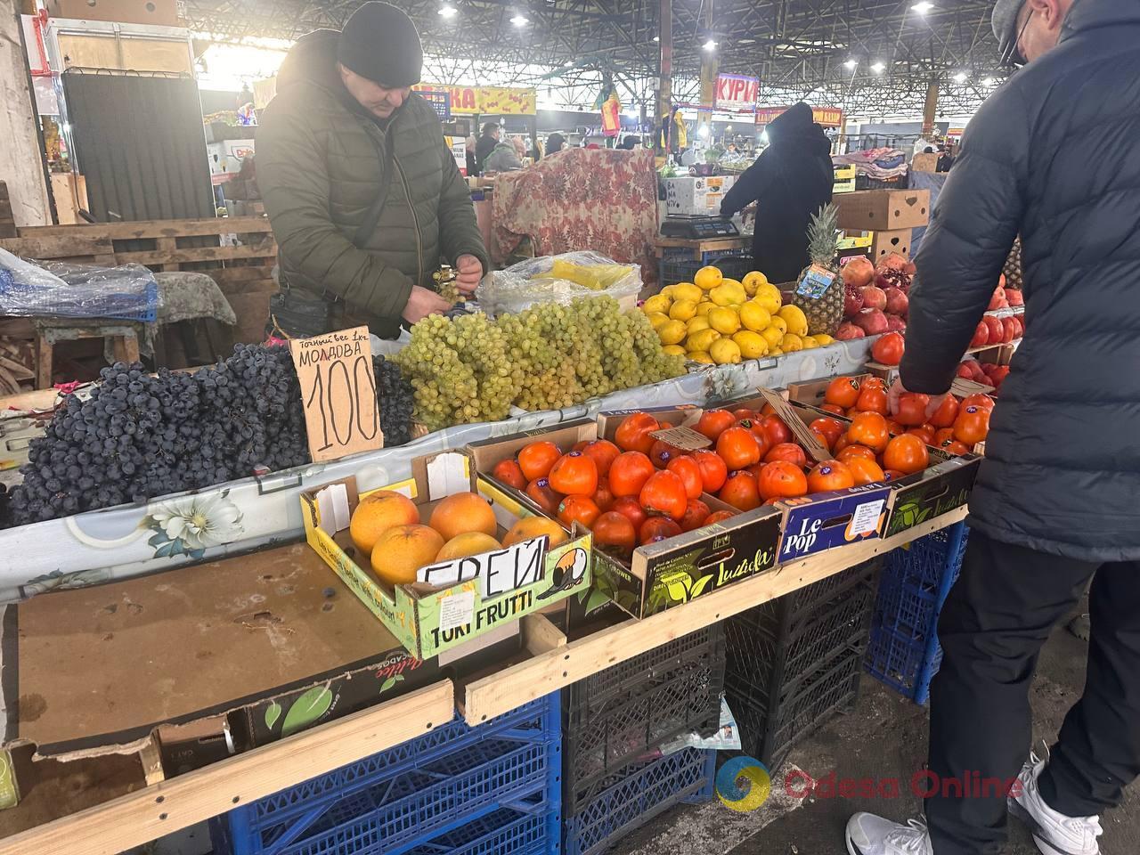 Імбир, яблука та сало: суботні ціни на одеському Привозі