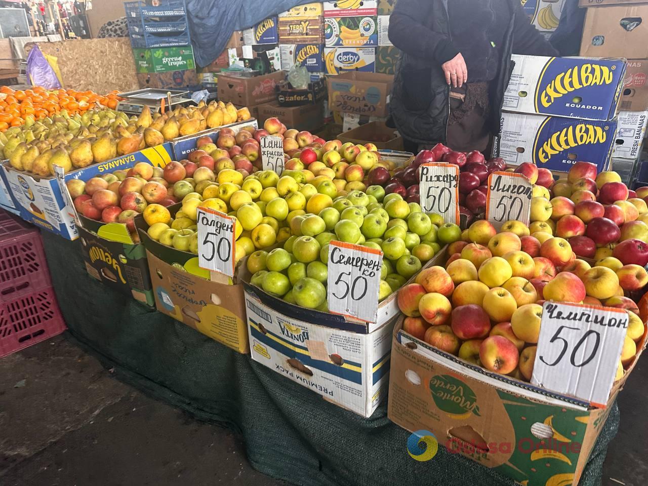 Імбир, яблука та сало: суботні ціни на одеському Привозі