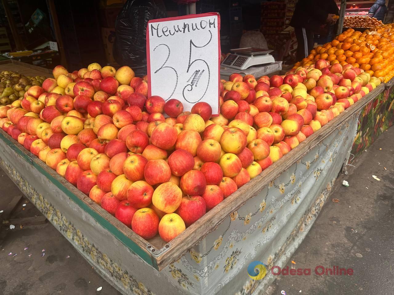 Імбир, яблука та сало: суботні ціни на одеському Привозі