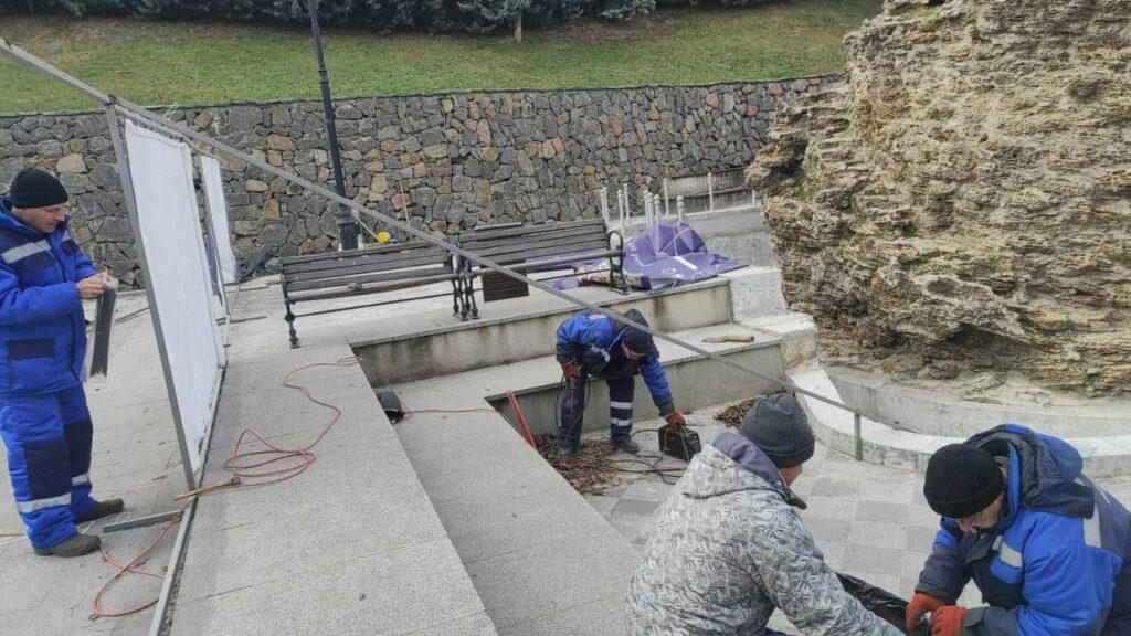 У центрі Одеси вандали понівечили огорожу У центрі Одеси вандали понівечили огорожу