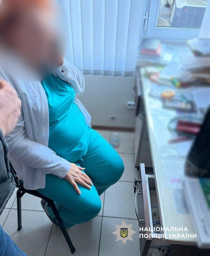 В Одессе на вымогательстве взятки поймали врача-невропатолога