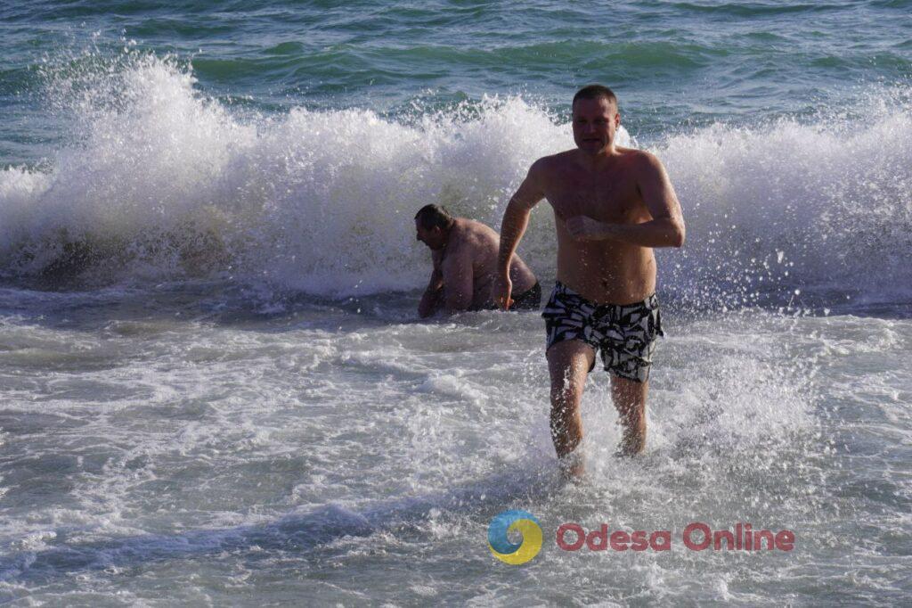 Первые снеговики и крещенские купания: фотохроника недели в Одессе