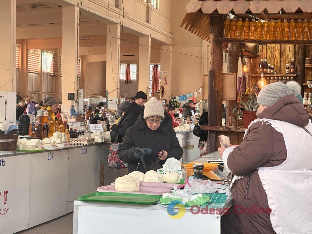 Клюква, грибы и мандарины: субботние цены на одесском Привозе