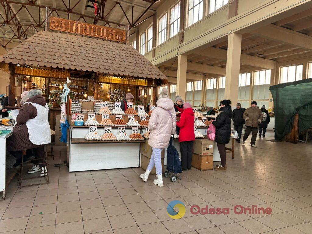 Клюква, грибы и мандарины: субботние цены на одесском Привозе