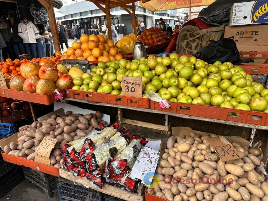 Клюква, грибы и мандарины: субботние цены на одесском Привозе