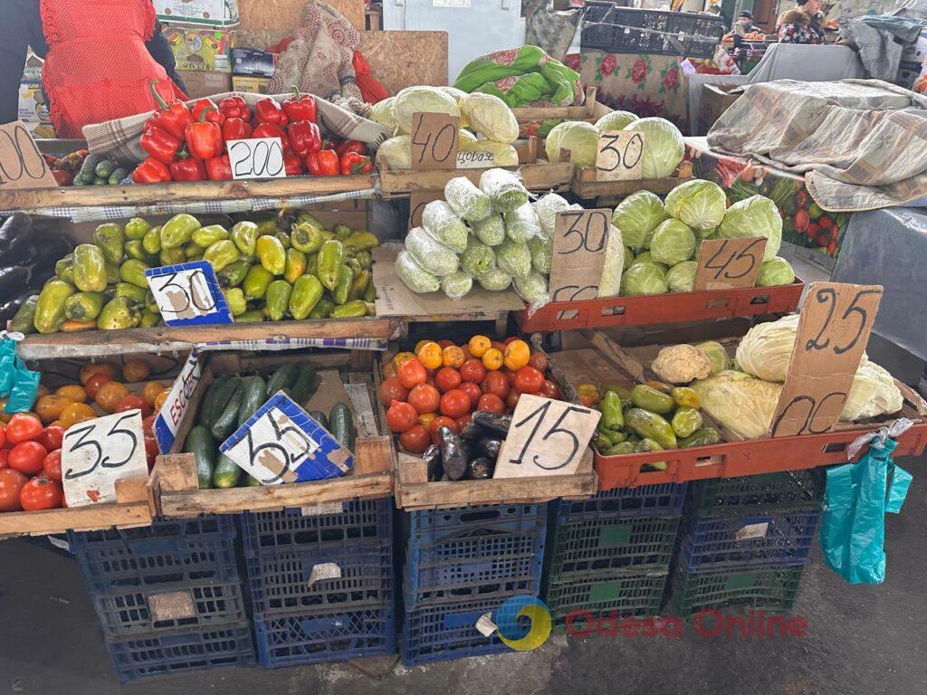 Клюква, грибы и мандарины: субботние цены на одесском Привозе