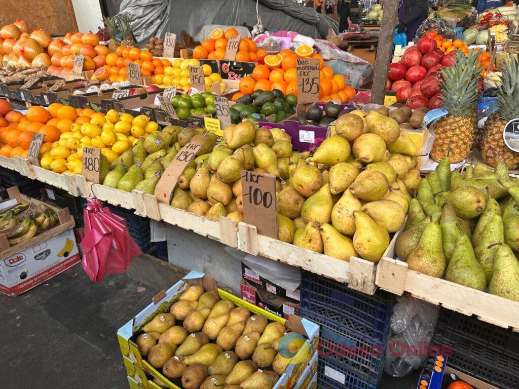 Клюква, грибы и мандарины: субботние цены на одесском Привозе