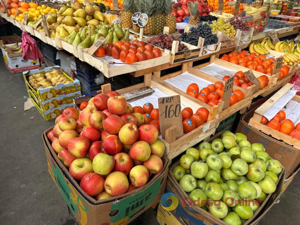 Клюква, грибы и мандарины: субботние цены на одесском Привозе