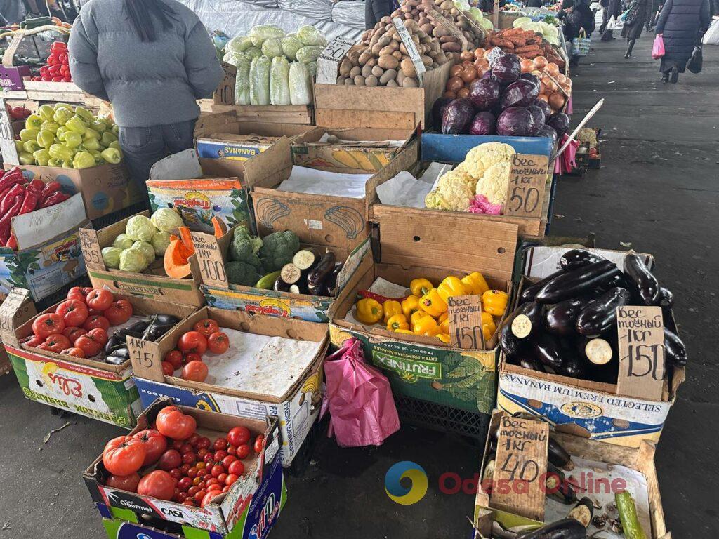 Клюква, грибы и мандарины: субботние цены на одесском Привозе