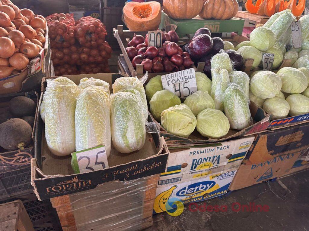 Клюква, грибы и мандарины: субботние цены на одесском Привозе