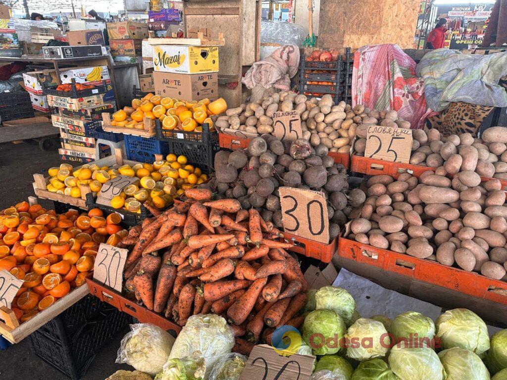 Клюква, грибы и мандарины: субботние цены на одесском Привозе