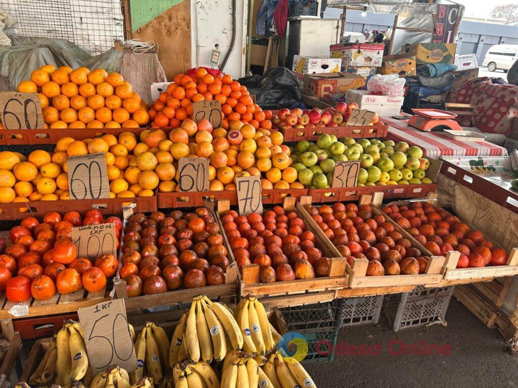 Клюква, грибы и мандарины: субботние цены на одесском Привозе