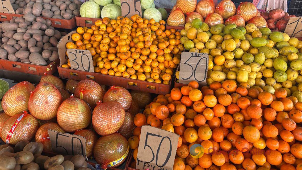 Клюква, грибы и мандарины: субботние цены на одесском Привозе
