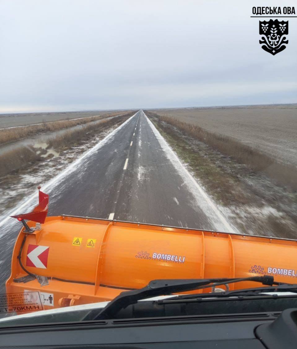 Непогода в Одесской области: на автодорогах региона работают 160 единиц спецтехники