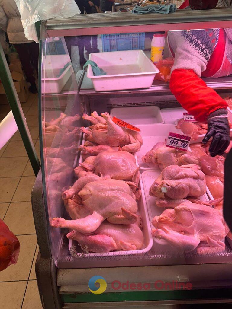 Курка, бринза та волоський горіх: суботні ціни на одеському «Привозі»