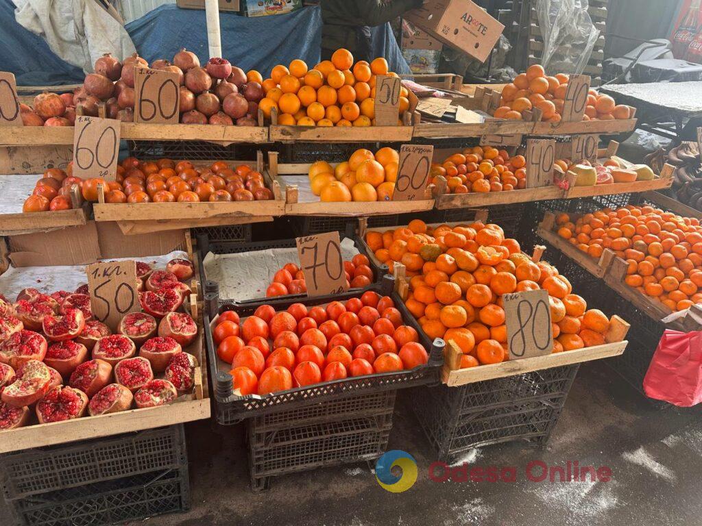 Курка, бринза та волоський горіх: суботні ціни на одеському «Привозі»