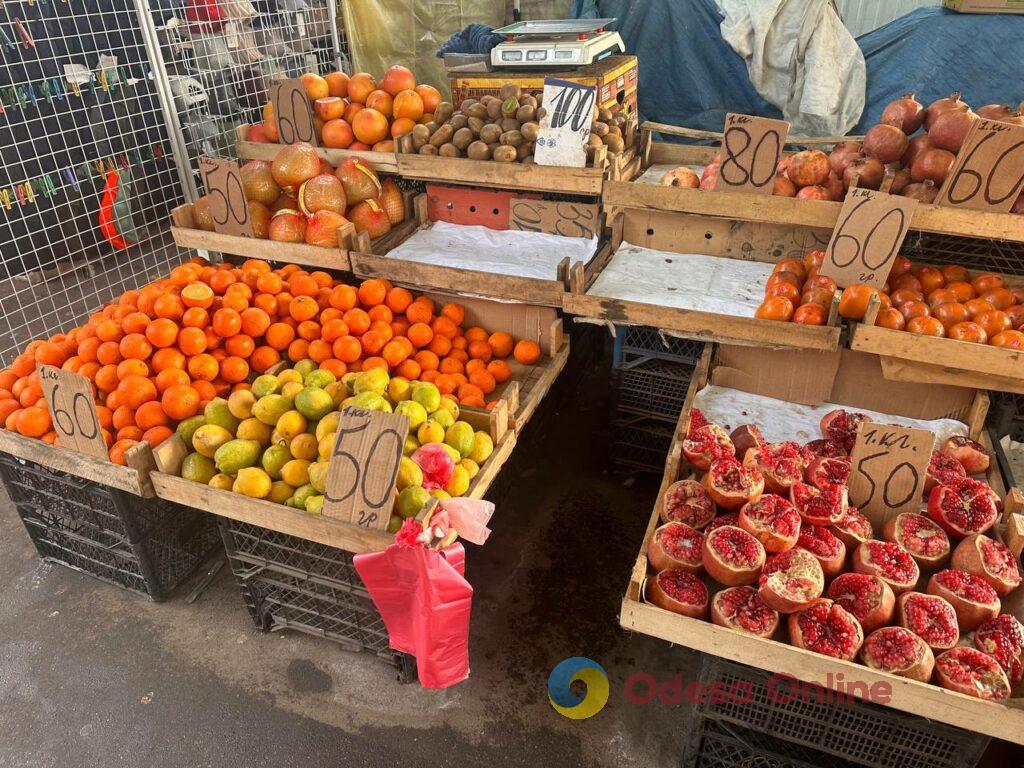 Курка, бринза та волоський горіх: суботні ціни на одеському «Привозі»