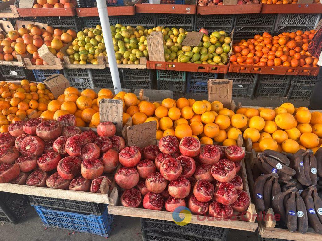 Курка, бринза та волоський горіх: суботні ціни на одеському «Привозі»