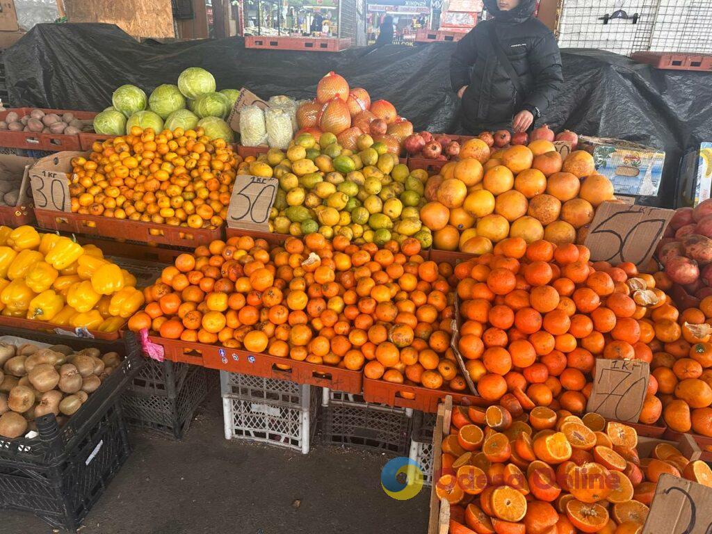 Курка, бринза та волоський горіх: суботні ціни на одеському «Привозі»