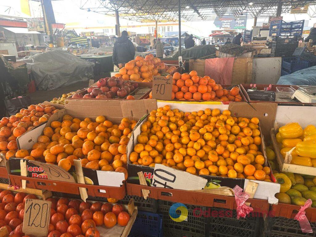 Курка, бринза та волоський горіх: суботні ціни на одеському «Привозі»