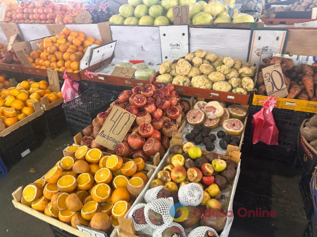 Курка, бринза та волоський горіх: суботні ціни на одеському «Привозі»