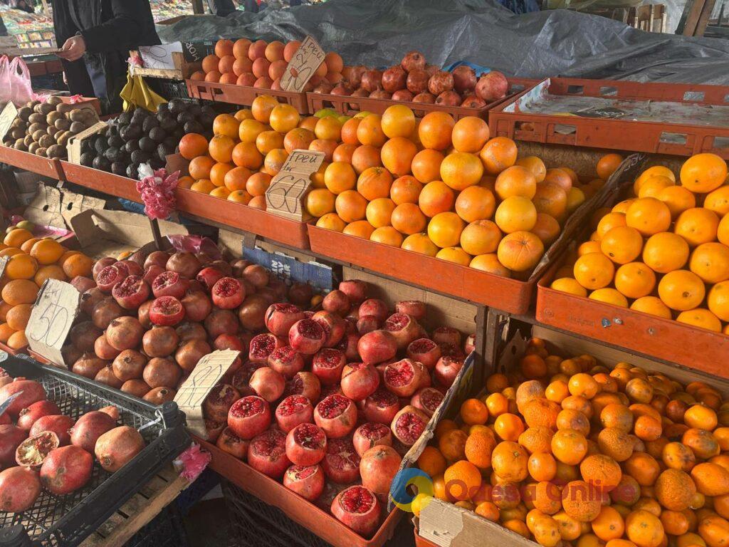 Курка, бринза та волоський горіх: суботні ціни на одеському «Привозі»