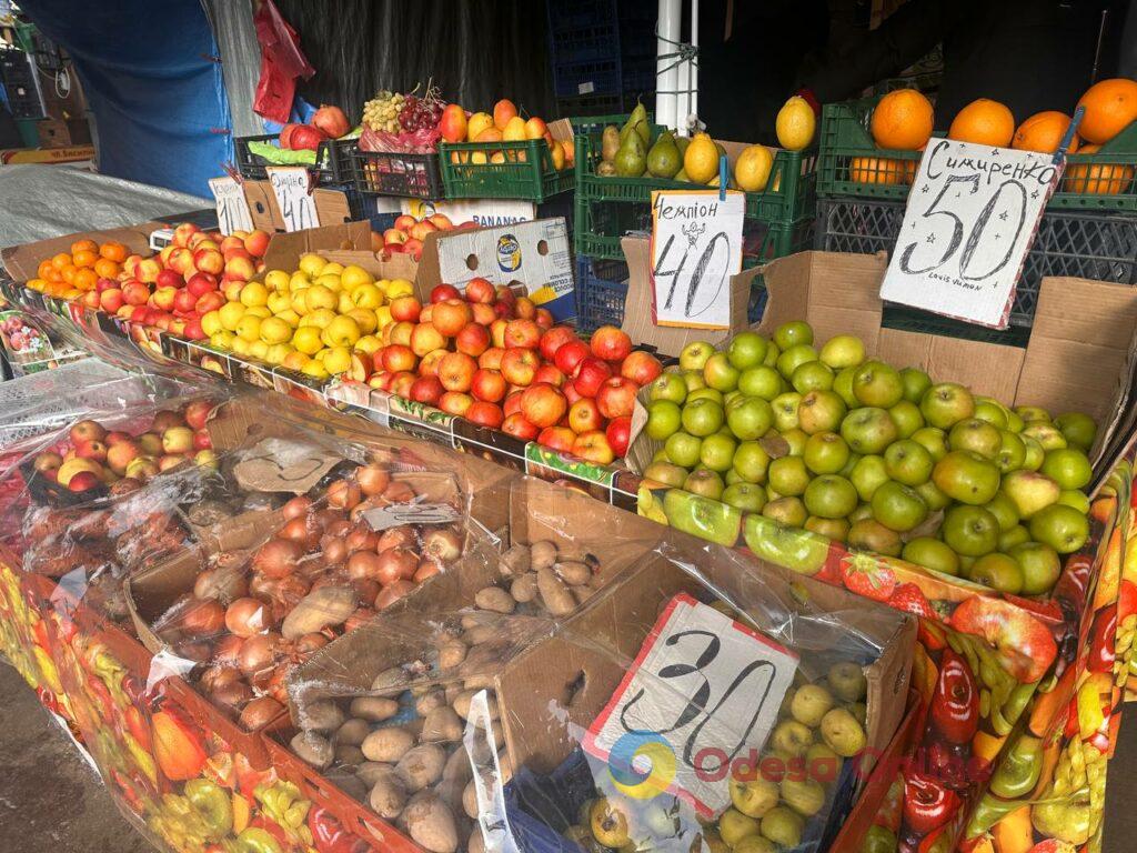 Курка, бринза та волоський горіх: суботні ціни на одеському «Привозі»