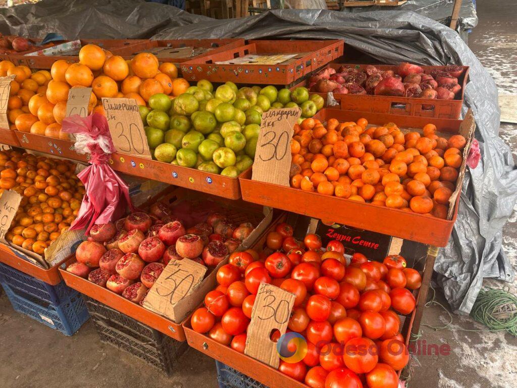 Курка, бринза та волоський горіх: суботні ціни на одеському «Привозі»