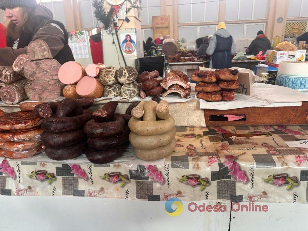 Курка, бринза та волоський горіх: суботні ціни на одеському «Привозі»