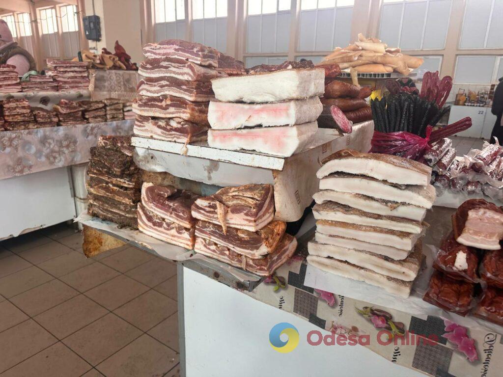 Курка, бринза та волоський горіх: суботні ціни на одеському «Привозі»