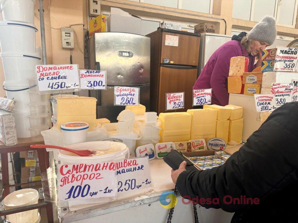 Курка, бринза та волоський горіх: суботні ціни на одеському «Привозі»