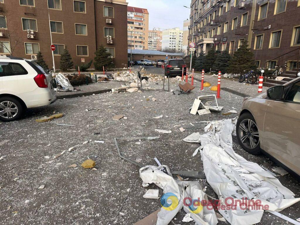 Бесконечные обстрелы, блэкаут и капризы природы — фото недели в Одессе