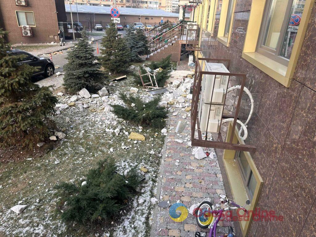 Бесконечные обстрелы, блэкаут и капризы природы — фото недели в Одессе