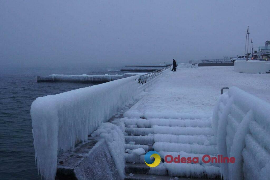 Нескінченні обстріли, блекаут і примхи природи — фото тижня в Одесі