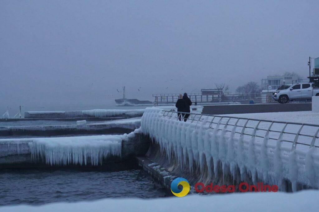 Бесконечные обстрелы, блэкаут и капризы природы — фото недели в Одессе