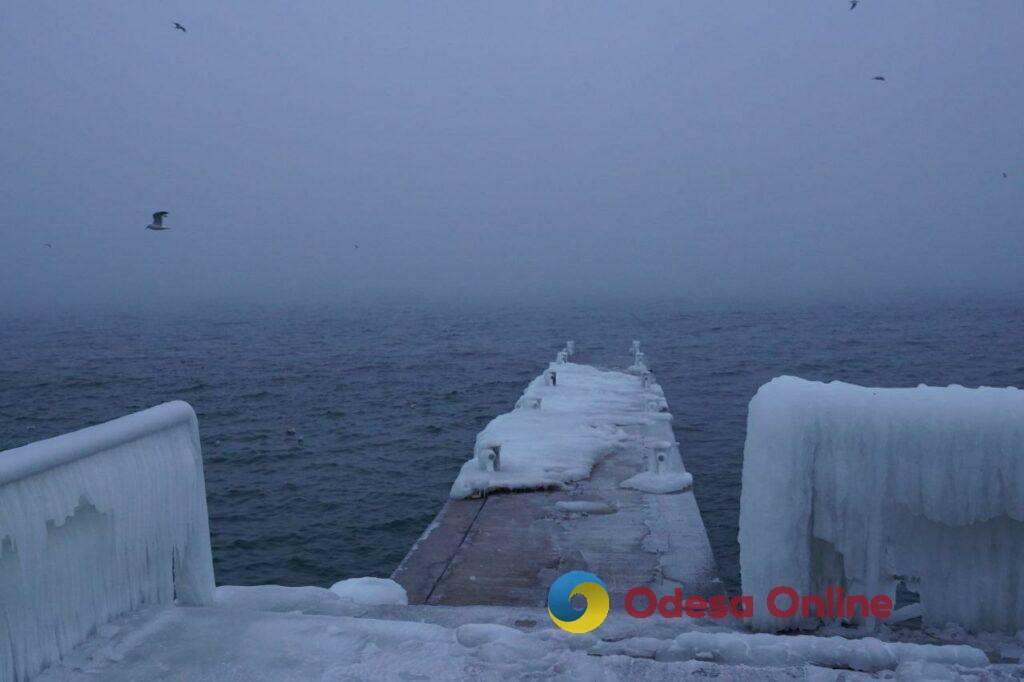 Нескінченні обстріли, блекаут і примхи природи — фото тижня в Одесі