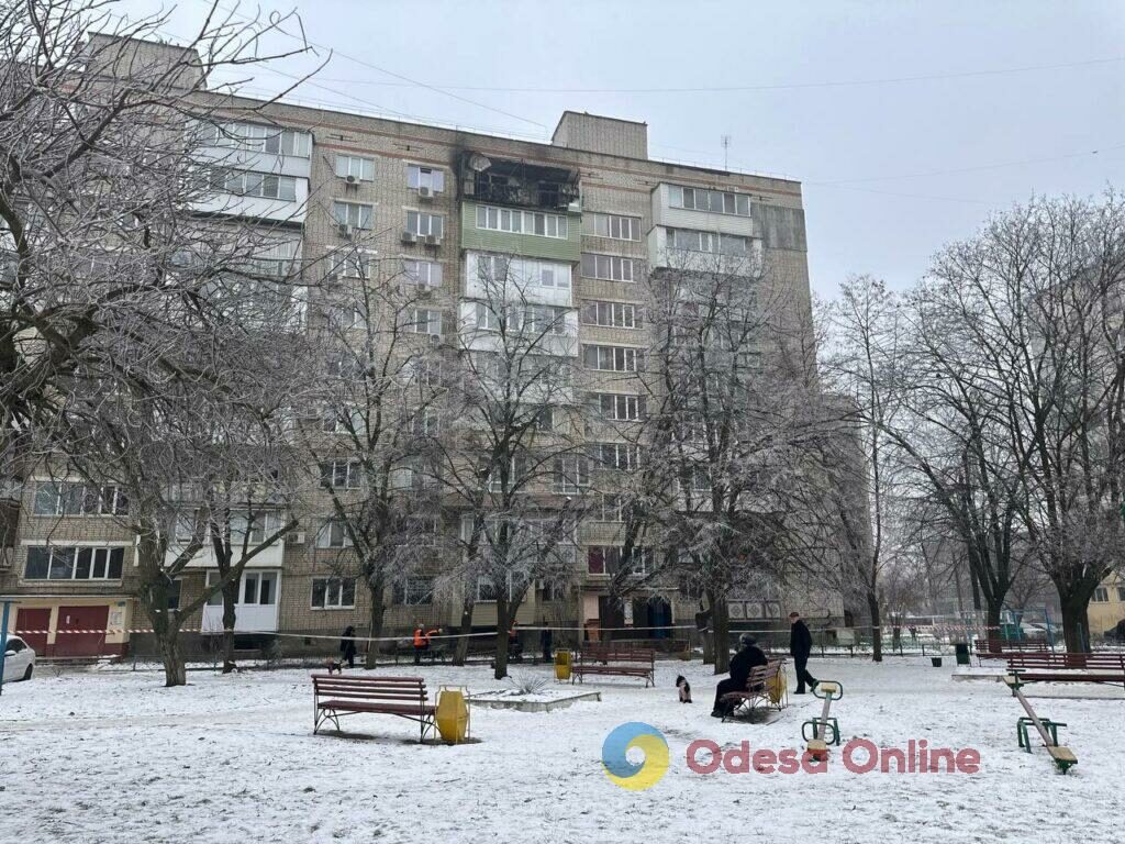 Нескінченні обстріли, блекаут і примхи природи — фото тижня в Одесі