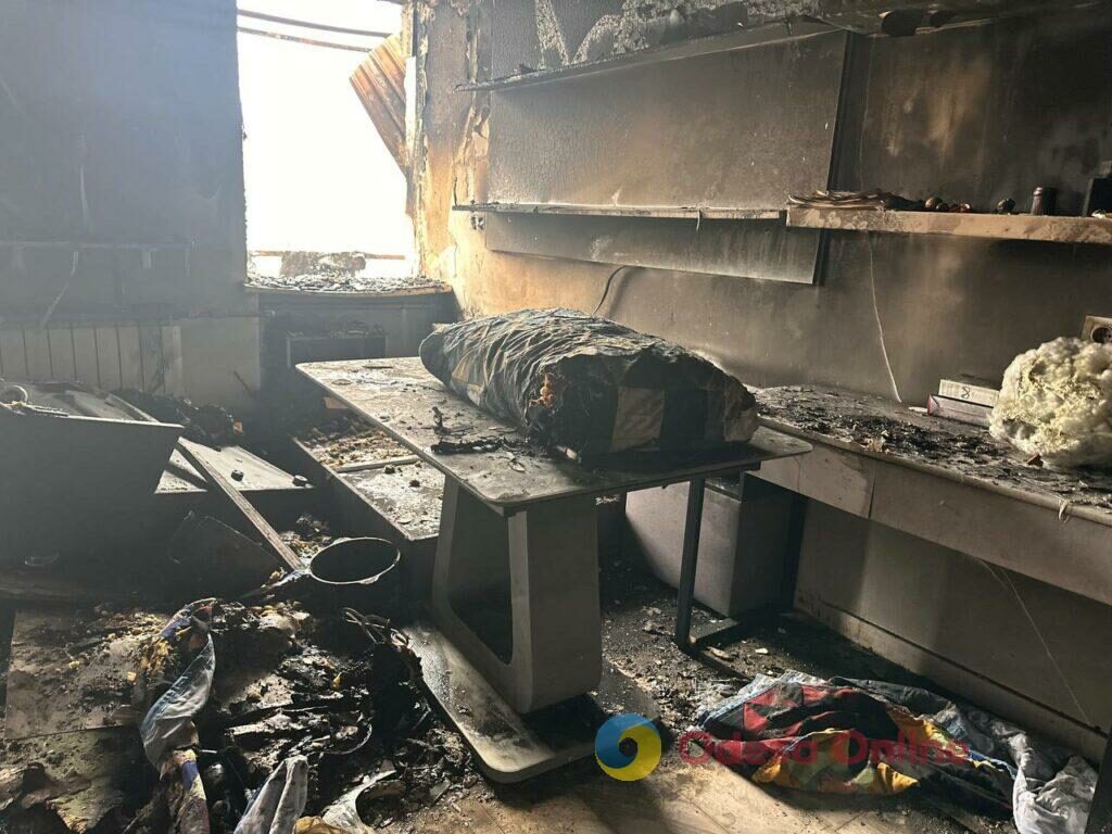 Нескінченні обстріли, блекаут і примхи природи — фото тижня в Одесі