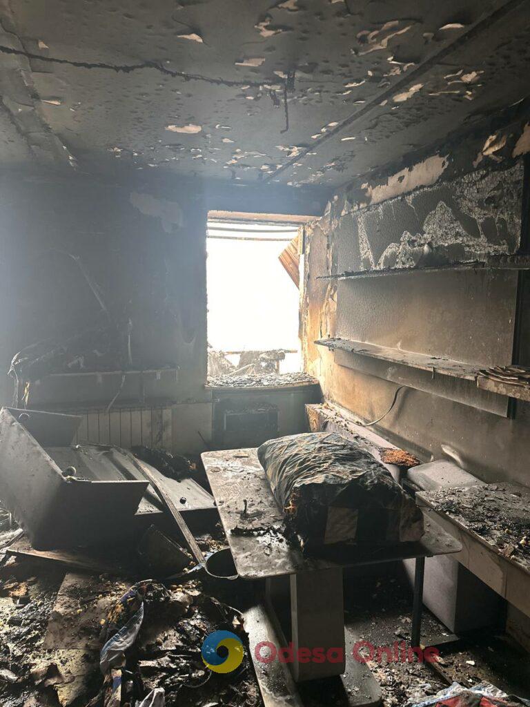 Згарище замість затишної оселі: як виглядає квартира в Чорноморську після ранкової атаки дронів