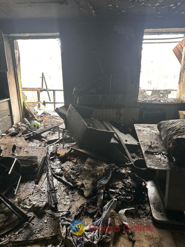 Згарище замість затишної оселі: як виглядає квартира в Чорноморську після ранкової атаки дронів