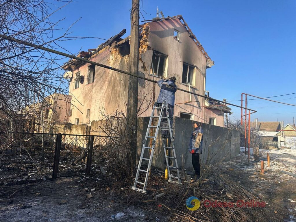 Нескінченні обстріли, блекаут і примхи природи — фото тижня в Одесі